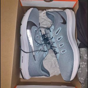 Women’s Nike quest 2 size 11